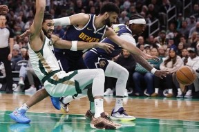 爱游戏智能平台-穆雷在塞尔维亚队比赛中爆冷，高光表现引发热议！