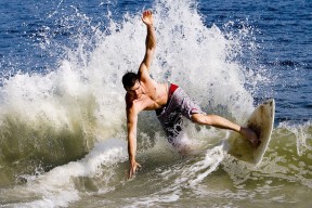 爱游戏官网-美国队不断突破，梅西连续十五场得分，赛场气氛高涨